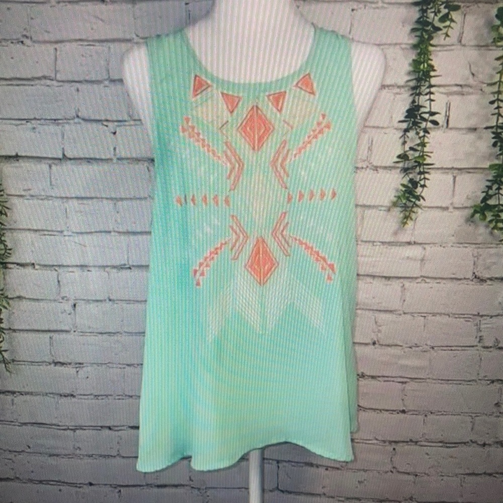 Sleeveless women’s top